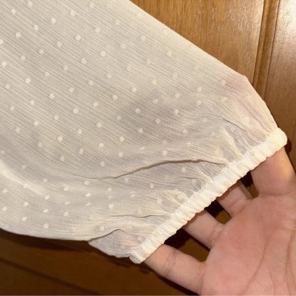 LOFT Cream Ruffle Relaxed Fit size large - Picture 6 of 7